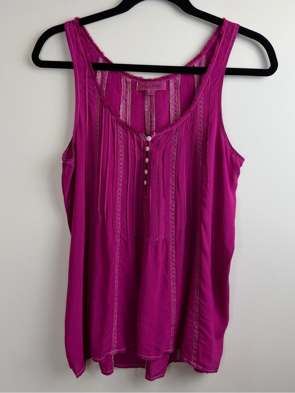 Black Swan Women’s Magenta Sleeveless Button-front Top Size M